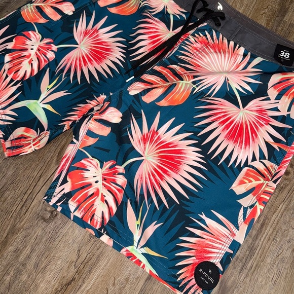 Rip Curl • Palm Performance Board Shorts - Picture 2 of 7